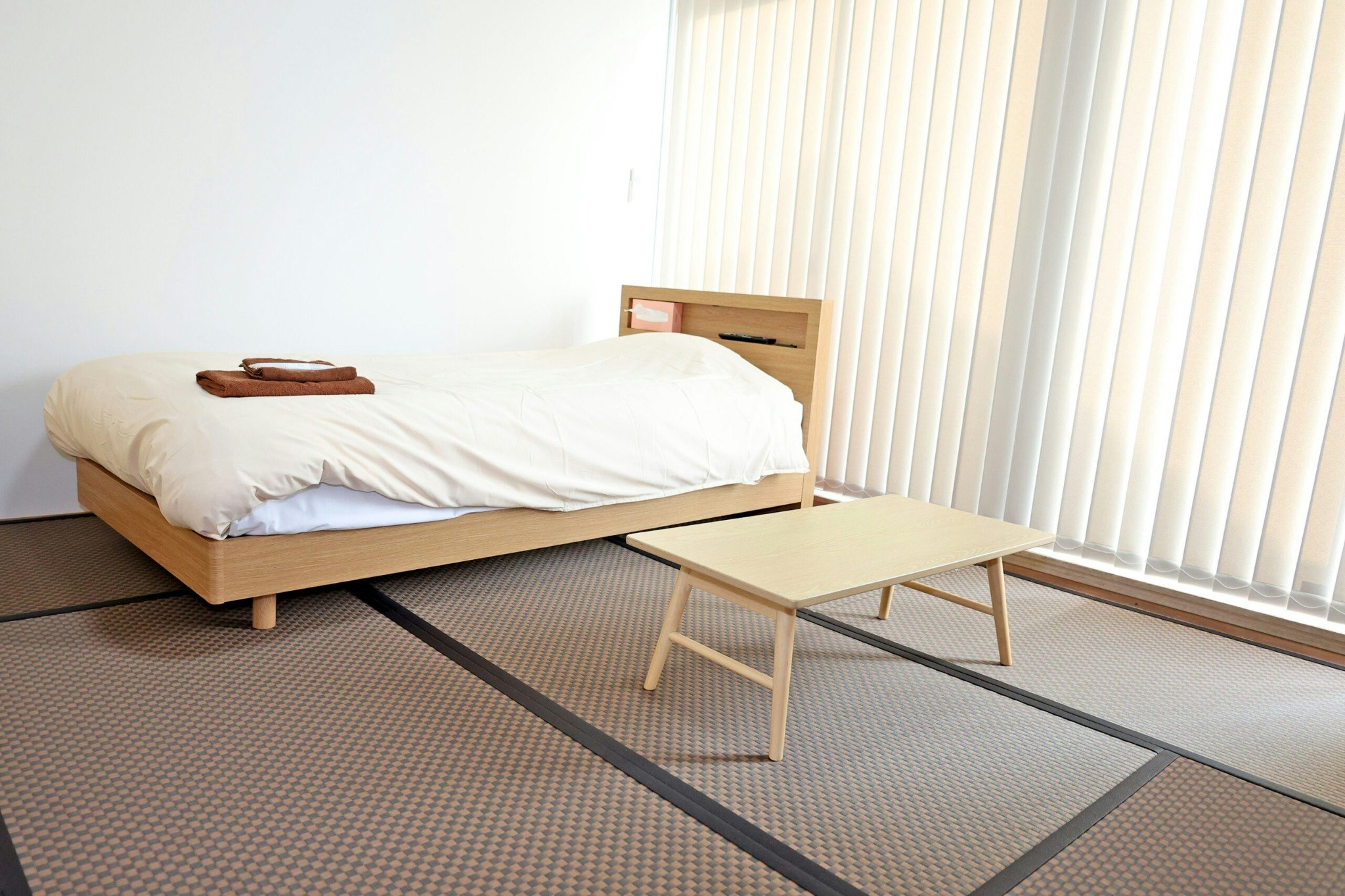 畳にベッッド、和洋折衷だからくつろげる空間のツインユース